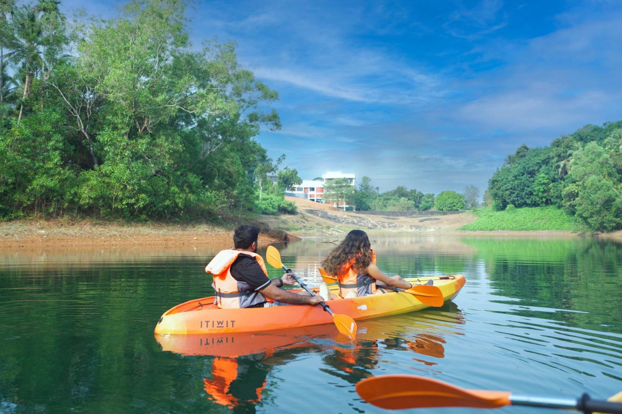 Serene Aqua Hills Kozhikode Hotell Mennanyam Eksteriør bilde