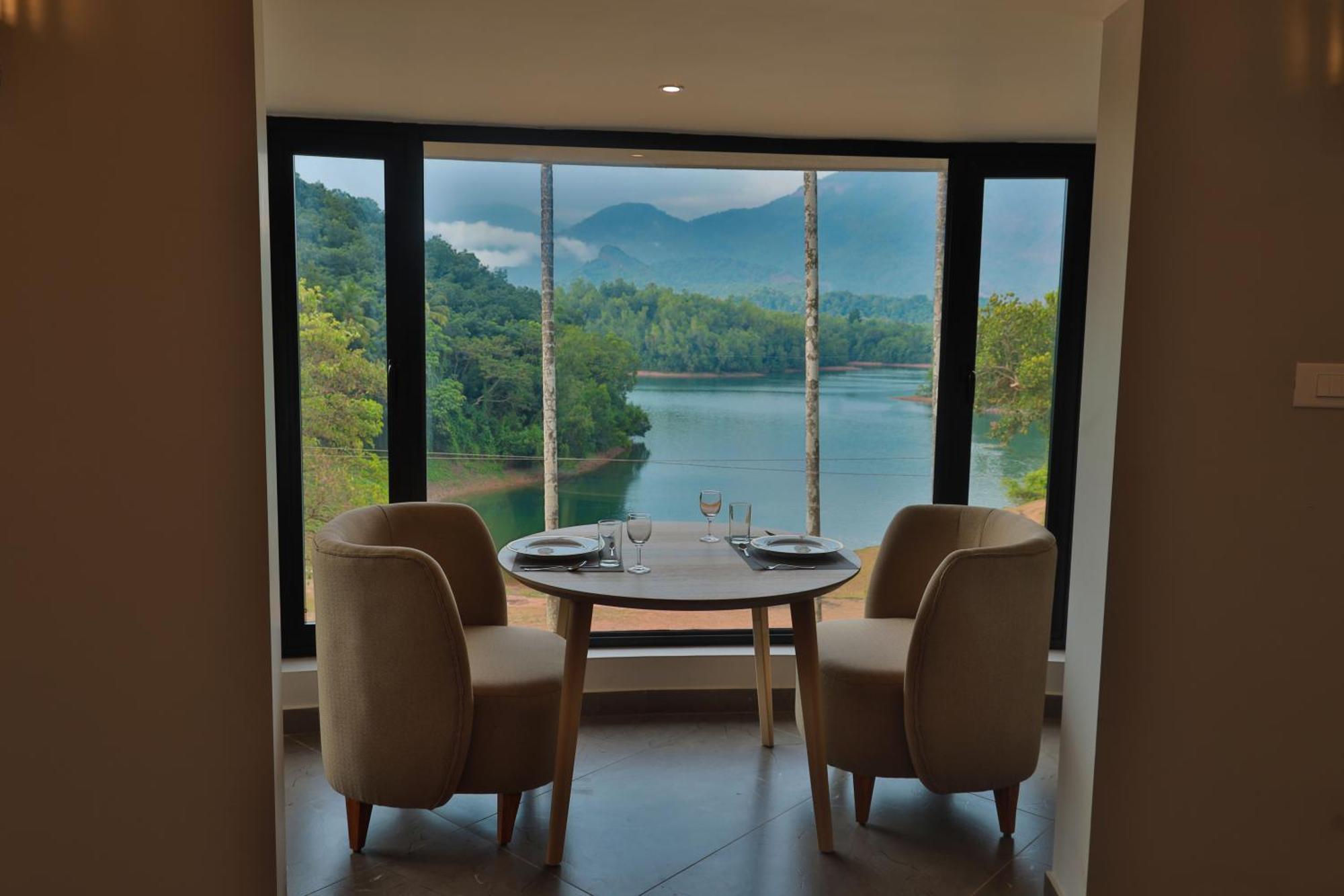 Serene Aqua Hills Kozhikode Hotell Mennanyam Eksteriør bilde