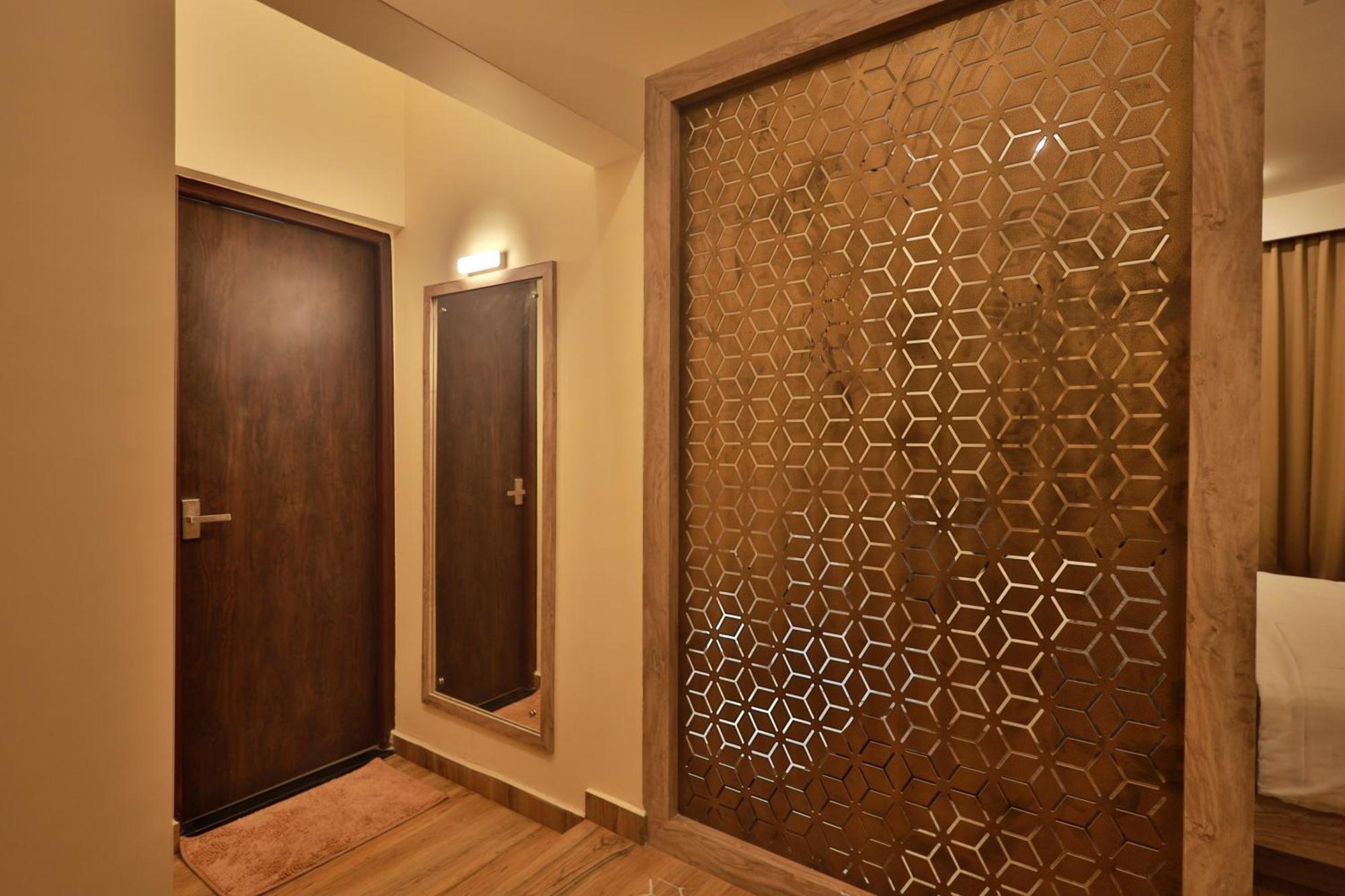 Serene Aqua Hills Kozhikode Hotell Mennanyam Eksteriør bilde